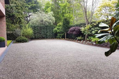 Spacious Curved Driveway with Nida-Gravel Surface